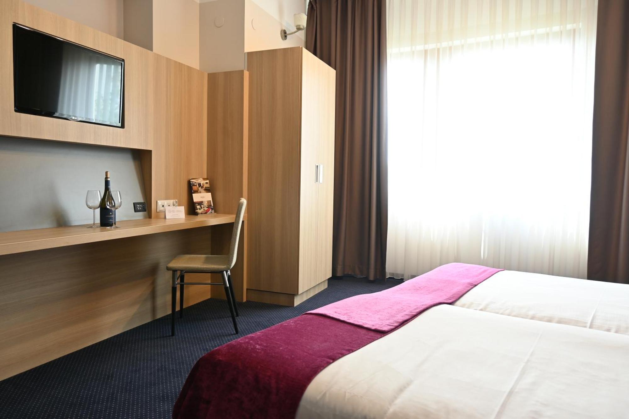 Vestil Hotel Piotrkow Trybunalski Exterior photo