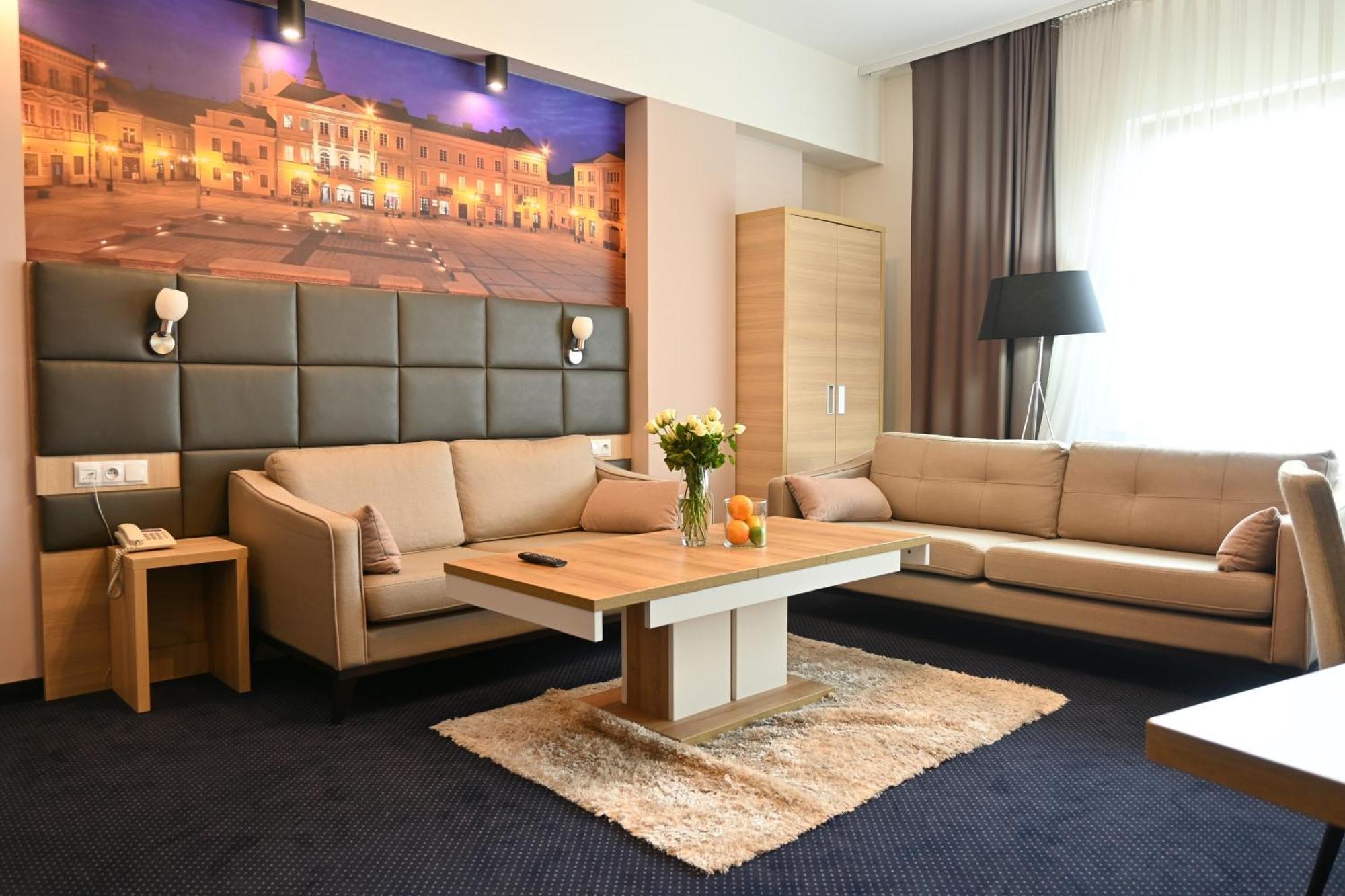Vestil Hotel Piotrkow Trybunalski Exterior photo